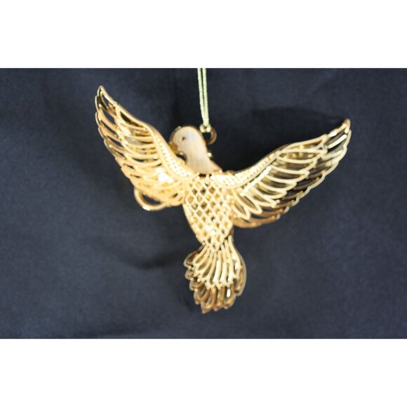 Danbury Mint 2019 Gold-Plated Dove Christmas Ornament With "Peace" Charm - Picture 3 of 3